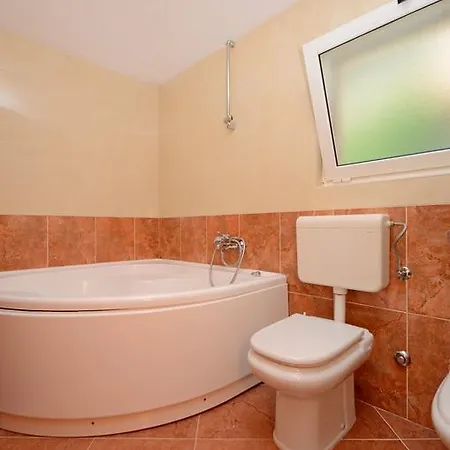 Jure Apartment *